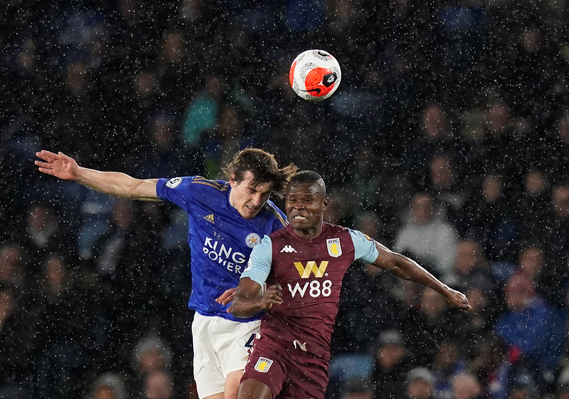 仅展现了两 仅展现了两